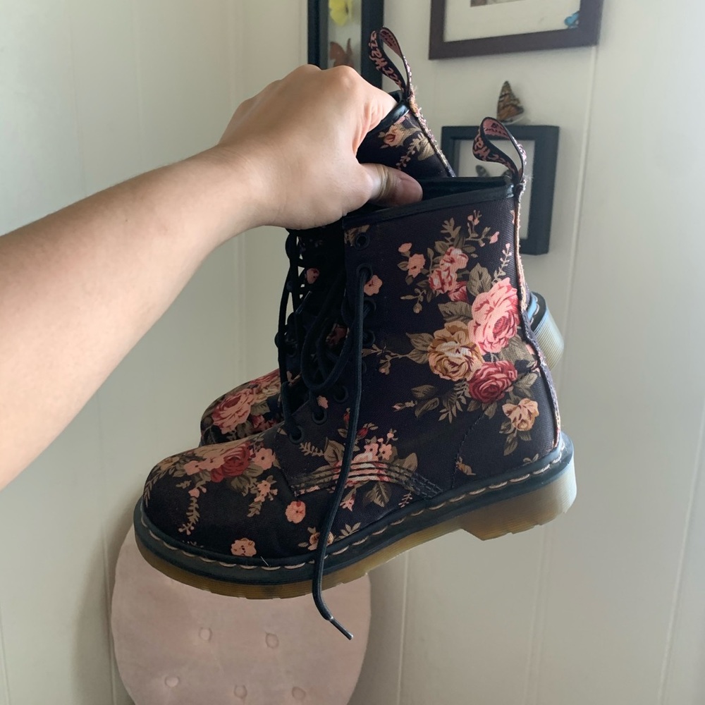 Floral docs - Picture 3 of 5